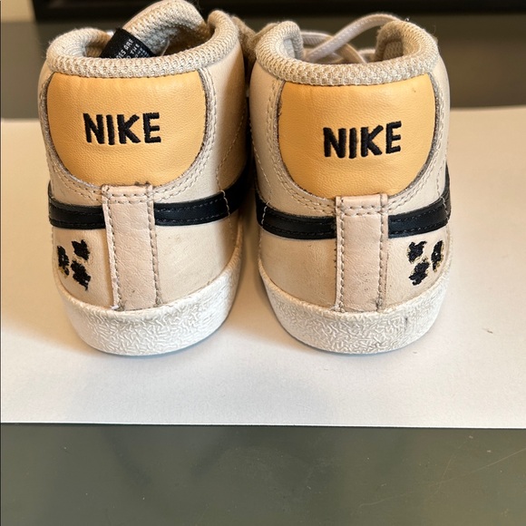 Nike toddler sneakers. - Picture 6 of 8